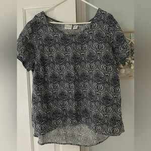 Like new - linnen top - size 1X. Navy